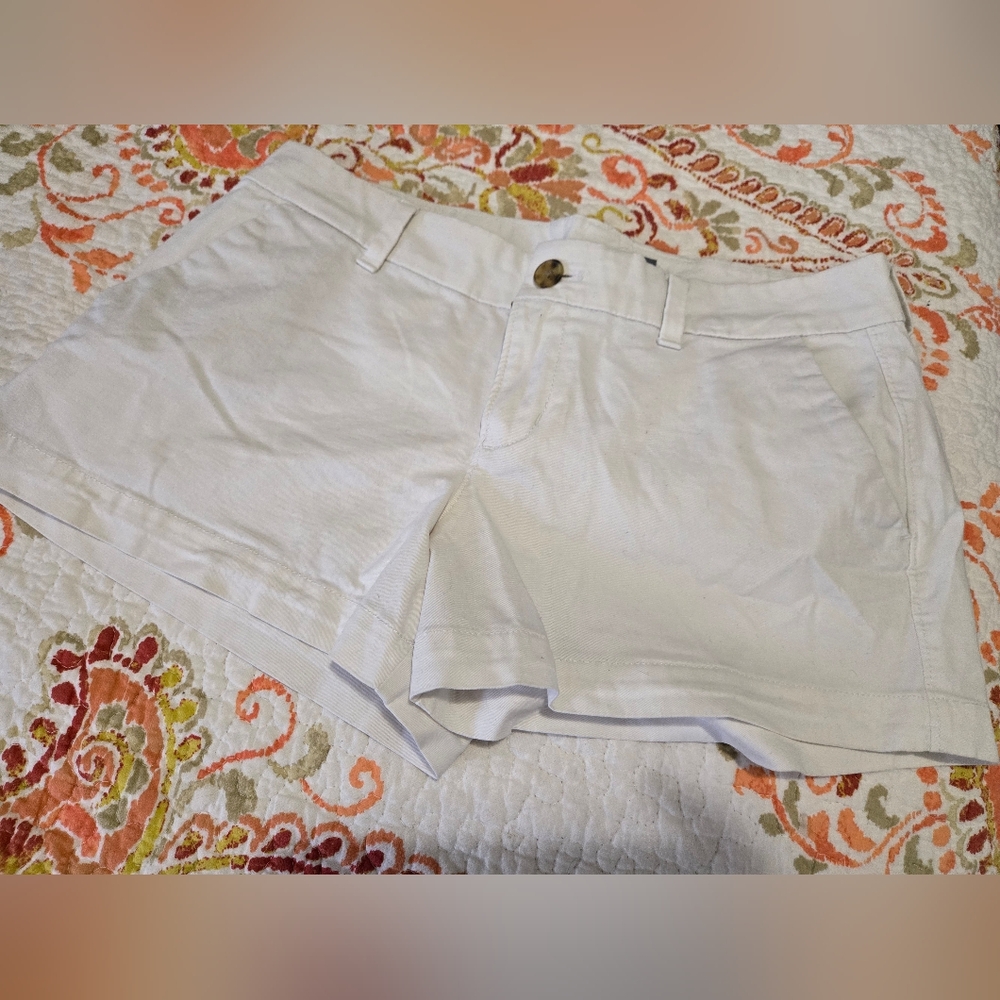 Size 2 Regular Old Navy Women's Classic White Shorts